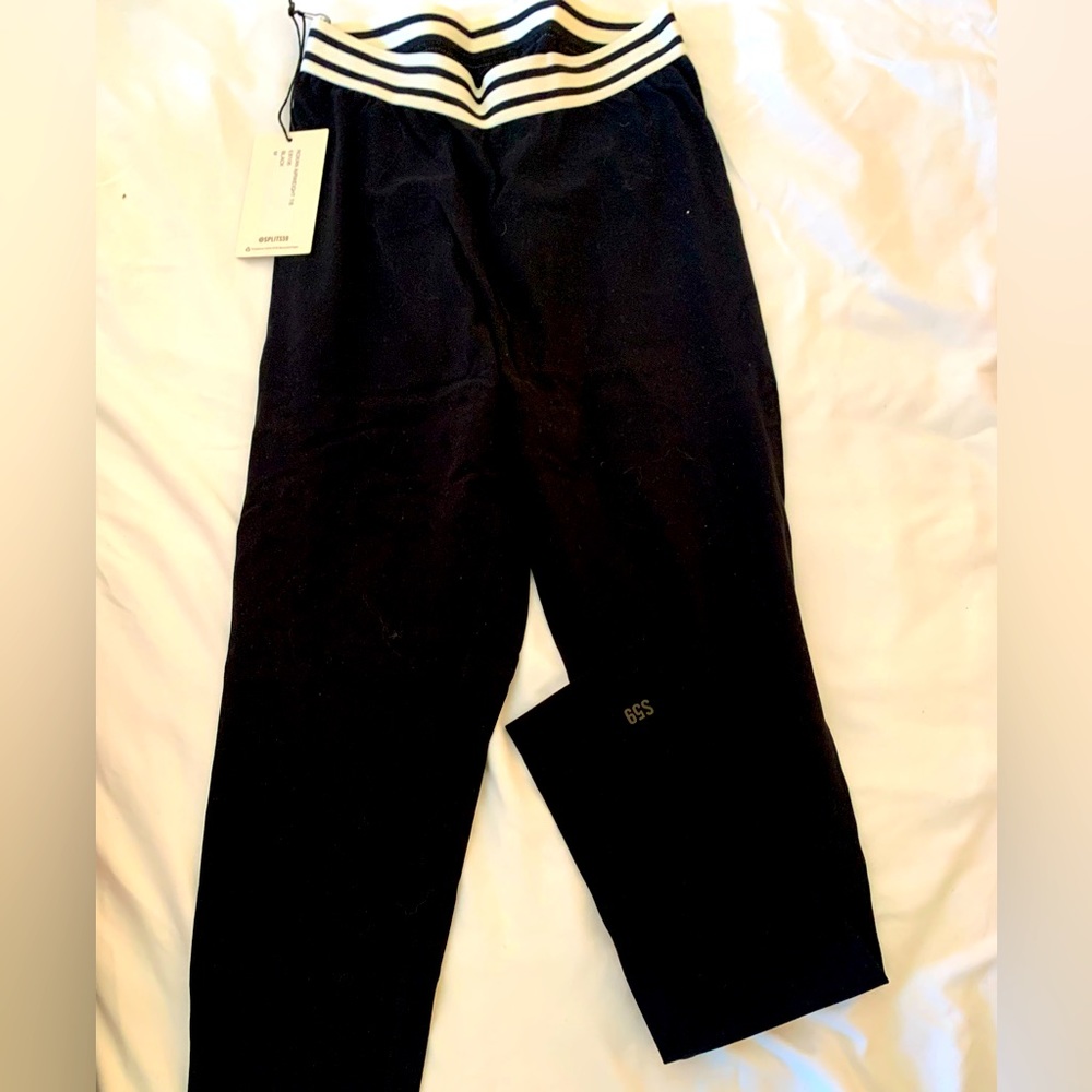 Splits59 roxan airweight 7/8, brand new with tag, medium, black w/ stripe waist